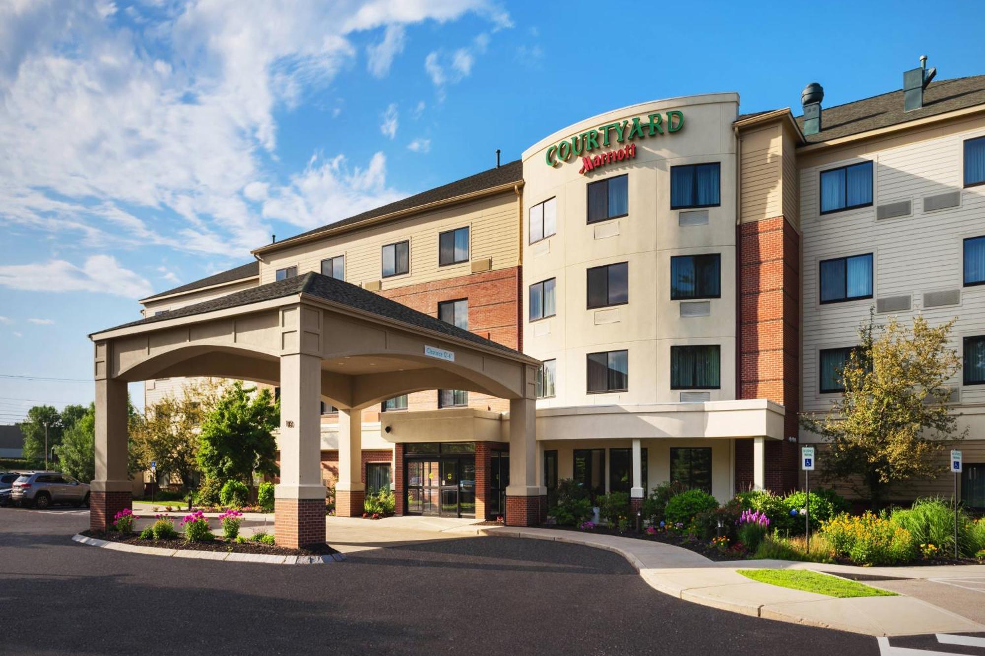 Courtyard By Marriott Portland Airport Hotel South Portland Exterior photo